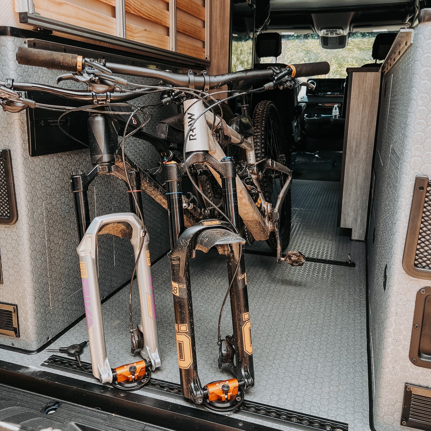 Unaka - Thru Axle Mounting Kit